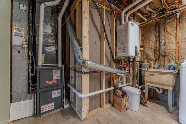 17 Saveria Drive, Parma, NY 14468