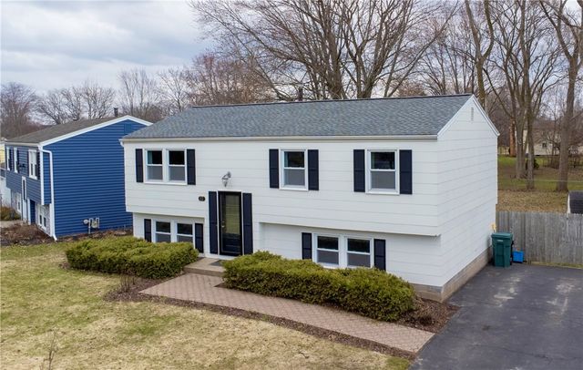 17 Saveria Drive, Parma, NY 14468