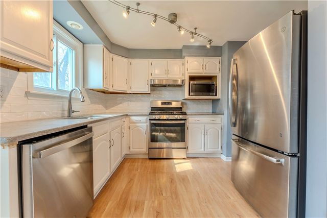 17 Saveria Drive, Parma, NY 14468