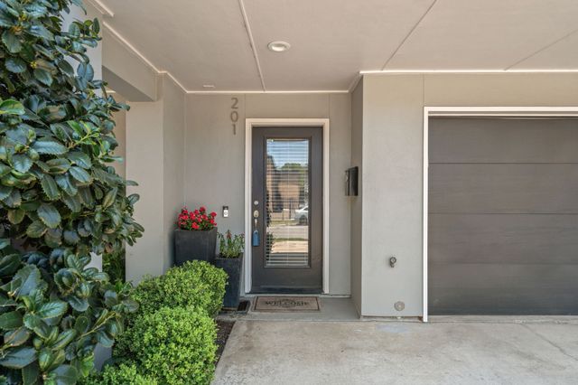 4039 Congress Avenue 201, Dallas, TX 75219