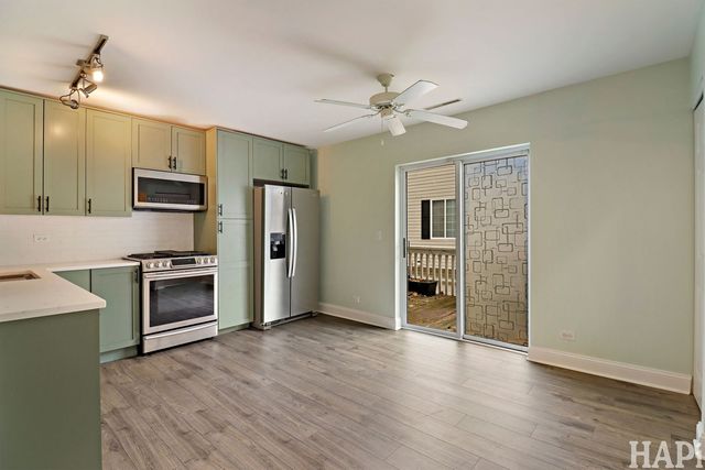 283 W Whispering Oaks Lane, Round Lake, IL 60073
