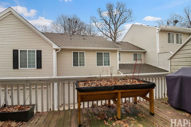 283 W Whispering Oaks Lane, Round Lake, IL 60073