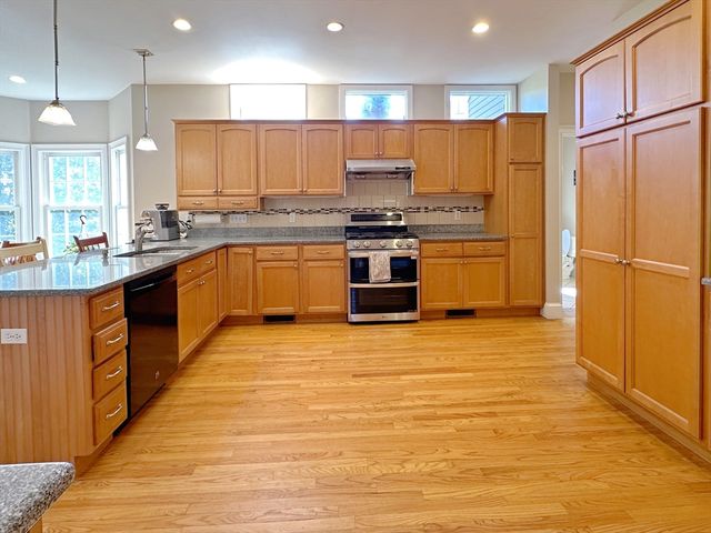 11 Oakland St, Lexington, MA 02420