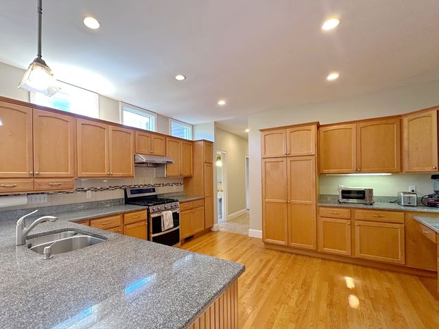 11 Oakland St, Lexington, MA 02420