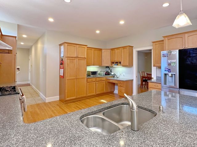 11 Oakland St, Lexington, MA 02420