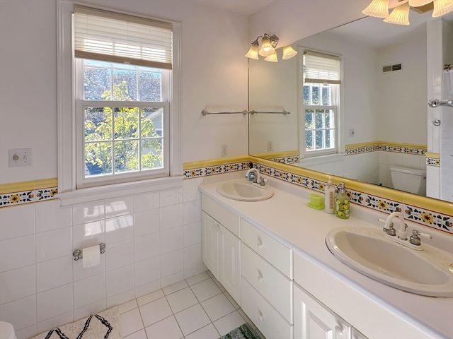 11 Oakland St, Lexington, MA 02420