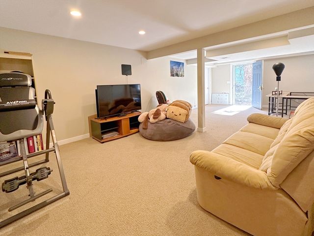 11 Oakland St, Lexington, MA 02420