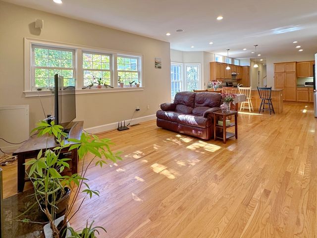 11 Oakland St, Lexington, MA 02420