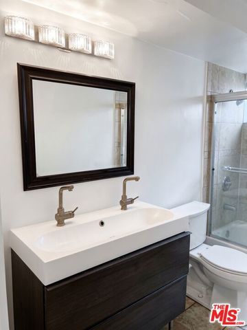 9221 Charleville Boulevard C, Beverly Hills, CA 90212