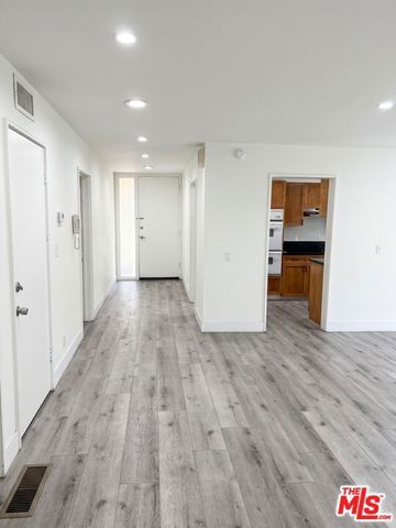 9221 Charleville Boulevard C, Beverly Hills, CA 90212