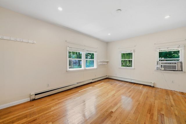 70 Muller Rd, Burlington, MA 01803