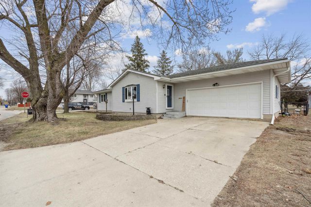 413 4th Ave NE, Oelwein, IA 50662