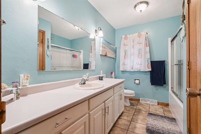 413 4th Ave NE, Oelwein, IA 50662