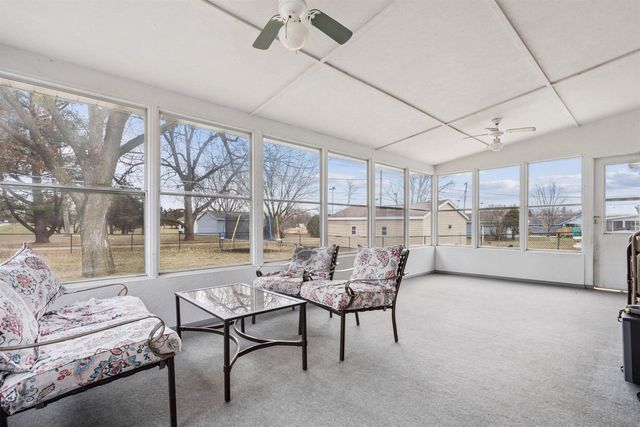 413 4th Ave NE, Oelwein, IA 50662