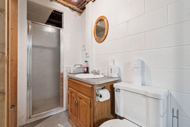 413 4th Ave NE, Oelwein, IA 50662