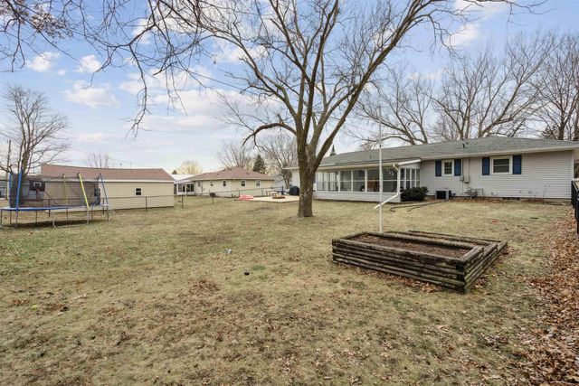 413 4th Ave NE, Oelwein, IA 50662