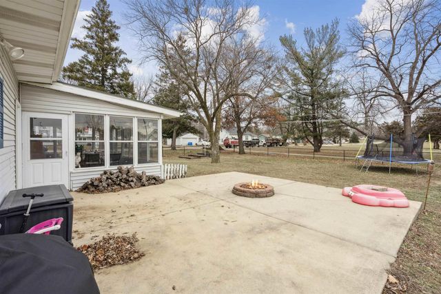 413 4th Ave NE, Oelwein, IA 50662