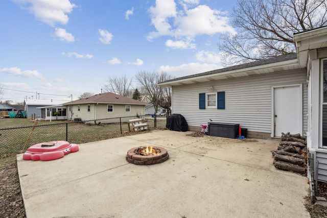 413 4th Ave NE, Oelwein, IA 50662