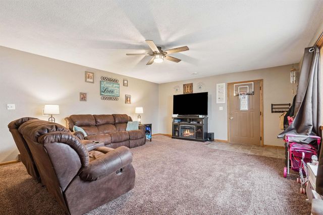 413 4th Ave NE, Oelwein, IA 50662