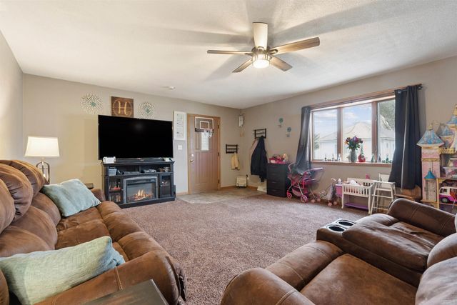 413 4th Ave NE, Oelwein, IA 50662