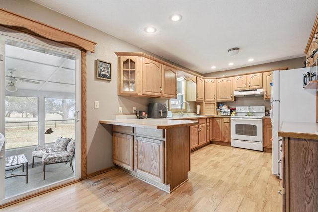 413 4th Ave NE, Oelwein, IA 50662