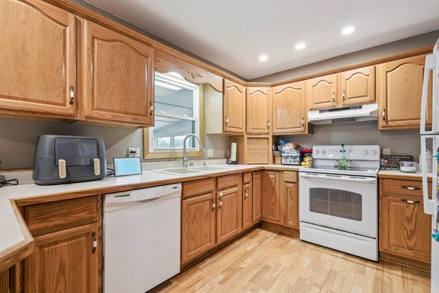 413 4th Ave NE, Oelwein, IA 50662