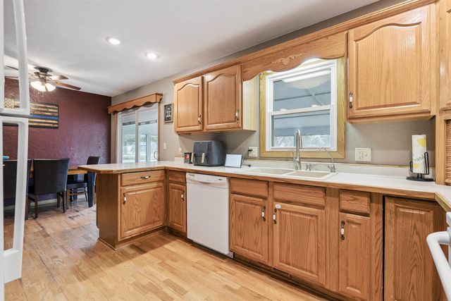 413 4th Ave NE, Oelwein, IA 50662