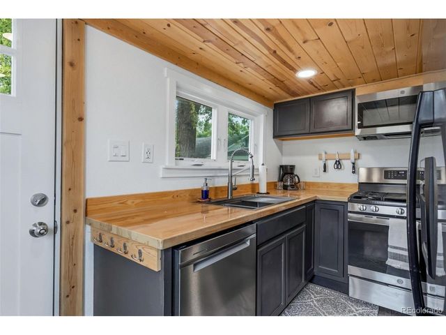 542 E 10th St, Loveland, CO 80537