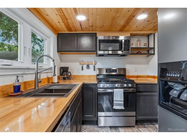 542 E 10th St, Loveland, CO 80537