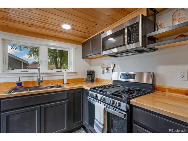 542 E 10th St, Loveland, CO 80537