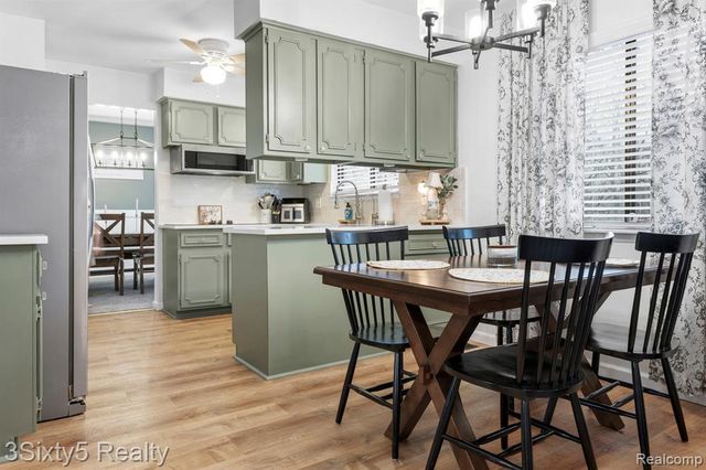 23577 W Newell Circle, Farmington, MI 48336