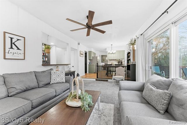 23577 W Newell Circle, Farmington, MI 48336