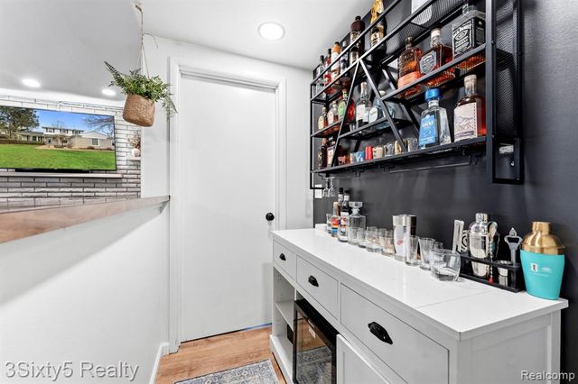 23577 W Newell Circle, Farmington, MI 48336