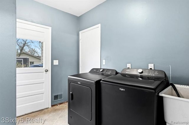 23577 W Newell Circle, Farmington, MI 48336