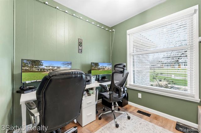 23577 W Newell Circle, Farmington, MI 48336