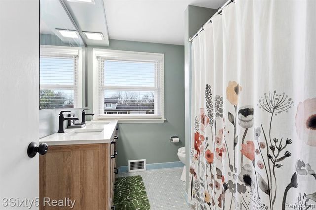 23577 W Newell Circle, Farmington, MI 48336