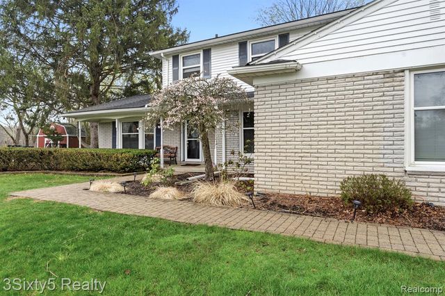 23577 W Newell Circle, Farmington, MI 48336