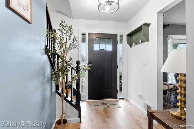 23577 W Newell Circle, Farmington, MI 48336