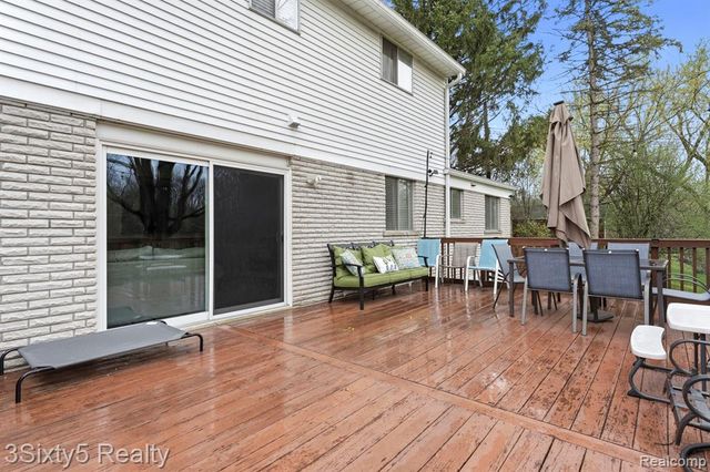 23577 W Newell Circle, Farmington, MI 48336