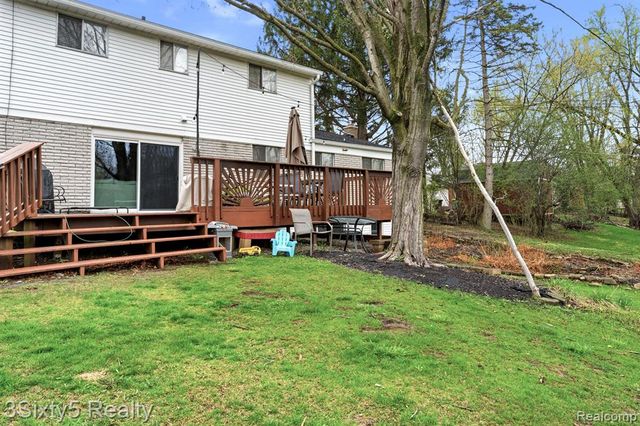 23577 W Newell Circle, Farmington, MI 48336