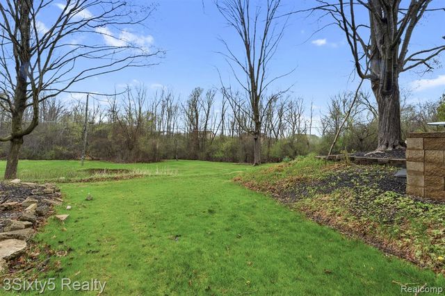 23577 W Newell Circle, Farmington, MI 48336