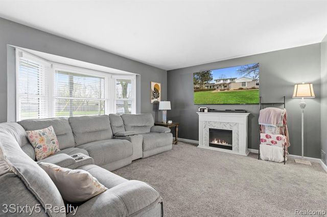 23577 W Newell Circle, Farmington, MI 48336