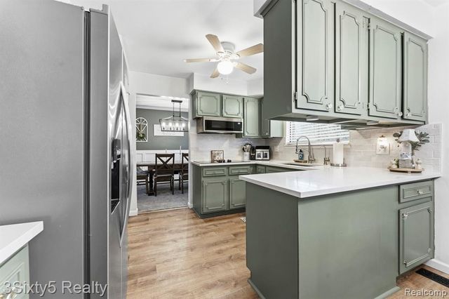 23577 W Newell Circle, Farmington, MI 48336