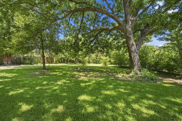 204 Methodist Street, Red Oak, TX 75154