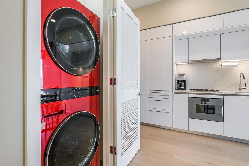 Image 11 of property listing at 211 N Harbor Drive 4107, Chicago, IL 60601
