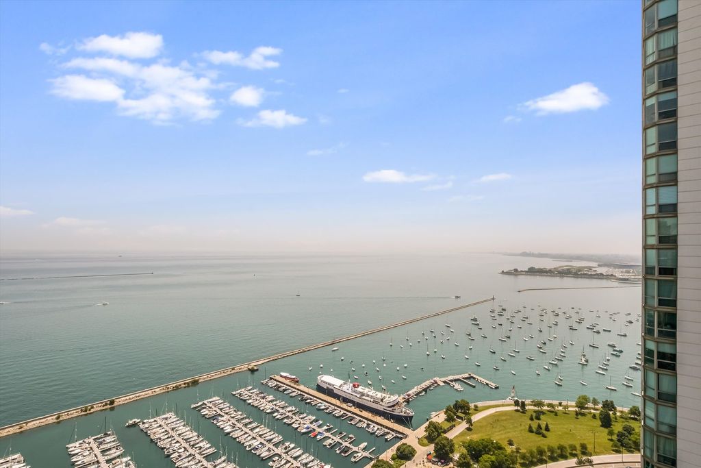 Image 14 of property listing at 211 N Harbor Drive 4107, Chicago, IL 60601