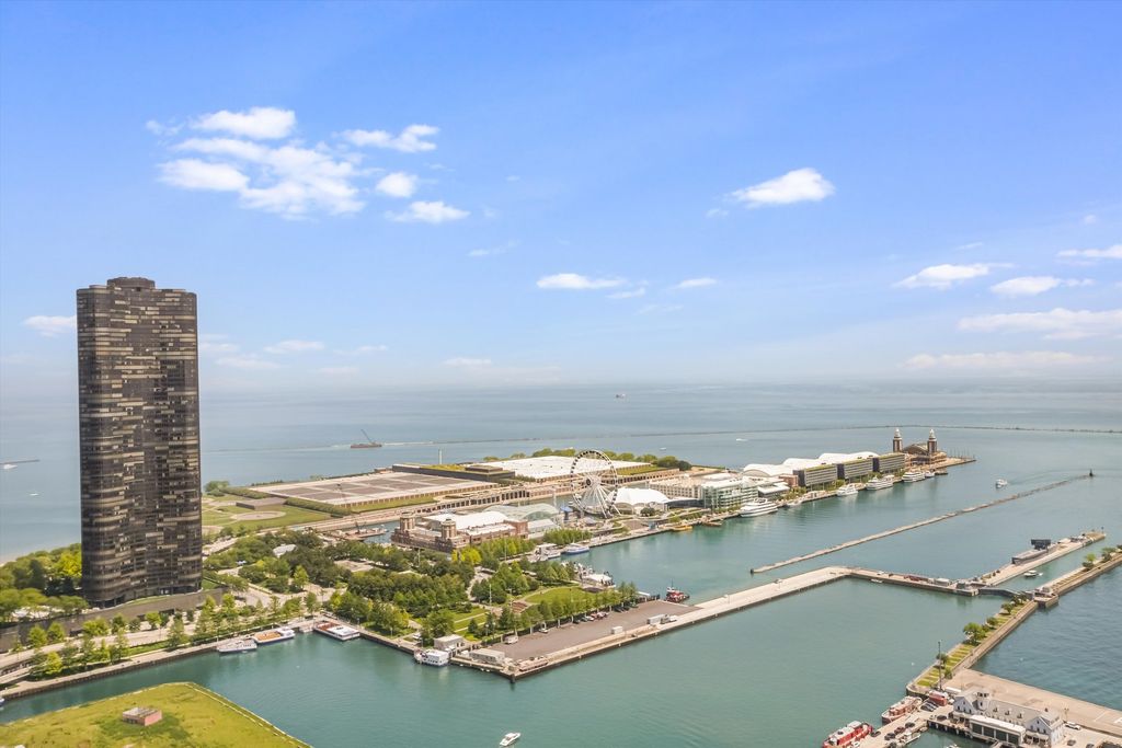 Image 15 of property listing at 211 N Harbor Drive 4107, Chicago, IL 60601