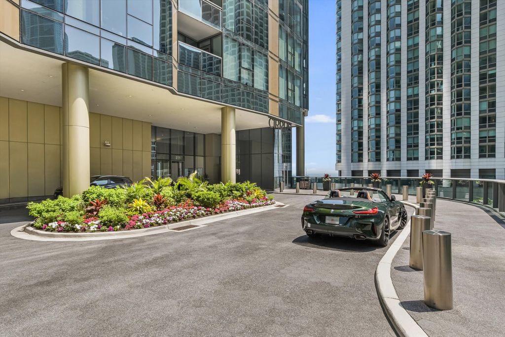 Image 17 of property listing at 211 N Harbor Drive 4107, Chicago, IL 60601
