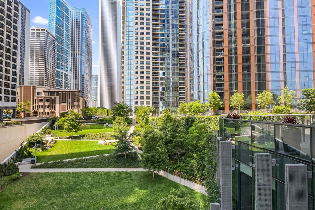 Image 18 of property listing at 211 N Harbor Drive 4107, Chicago, IL 60601
