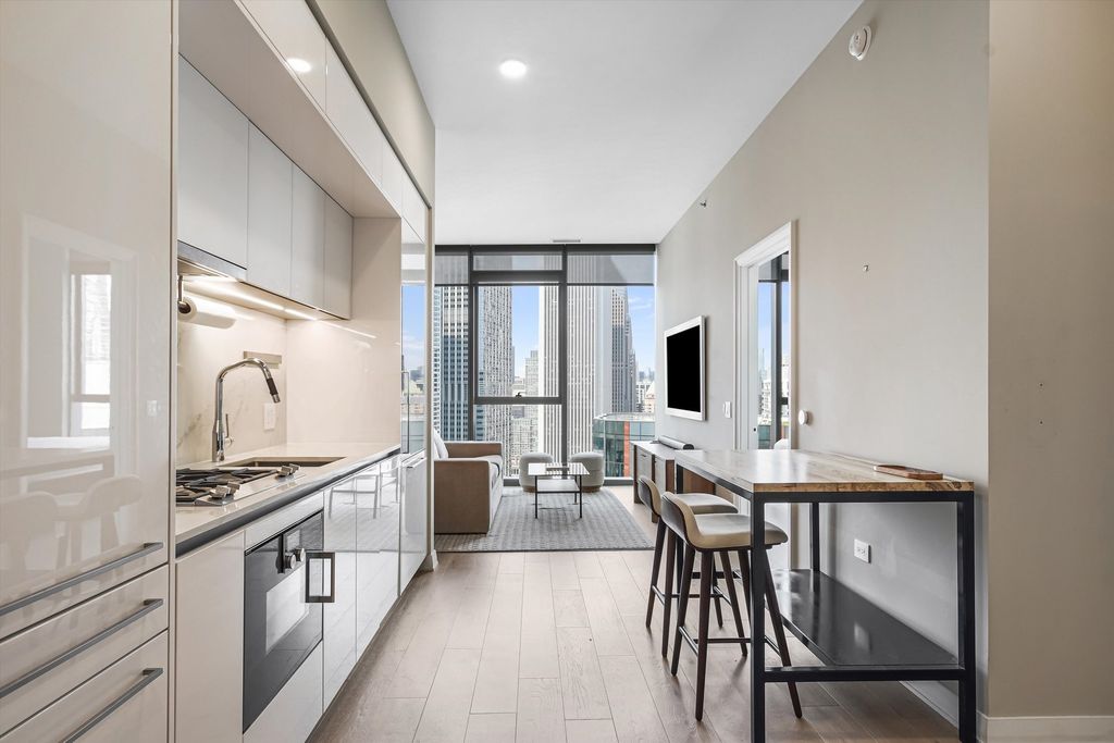 Image 3 of property listing at 211 N Harbor Drive 4107, Chicago, IL 60601
